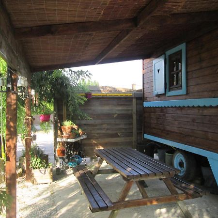 La Roulotte Des Carpates Hotel Gaillac Exterior photo